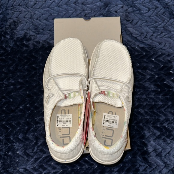 Hey Dude shoes - Picture 2 of 5